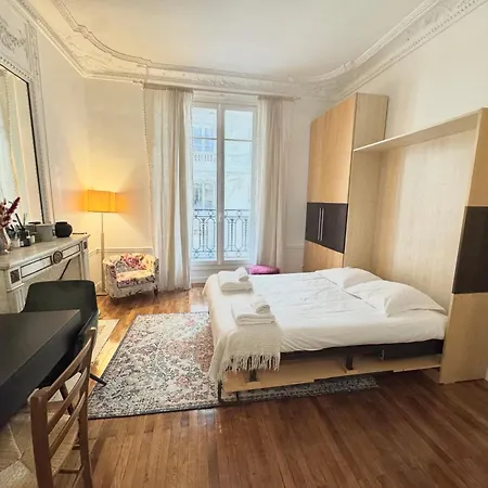 Arc De Triomphe 5 Minutes Away By Walk Apartment